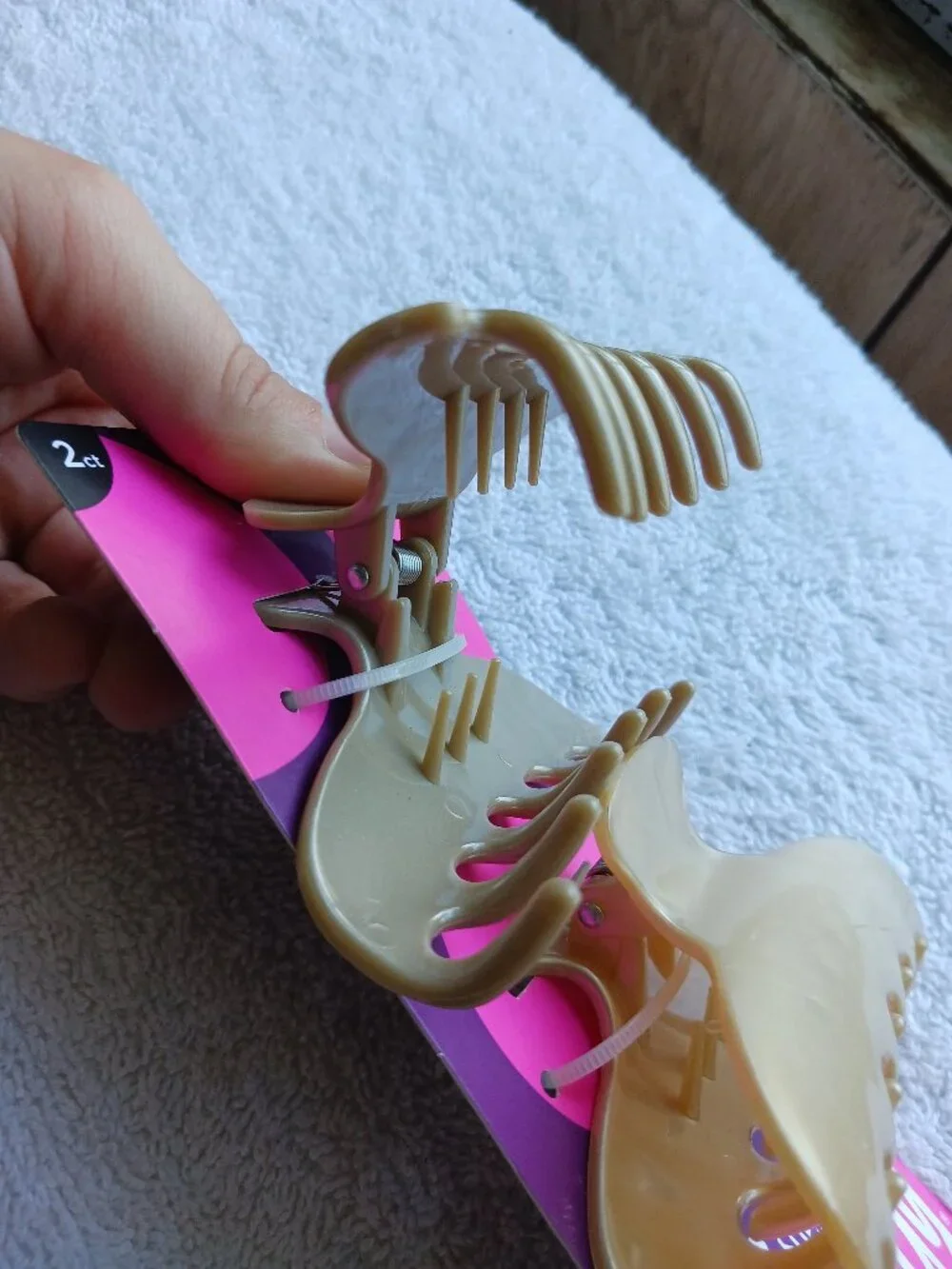 2 Goody Slideproof Inner Teeth Medium Claw Clips Hair Jaw Plastic GoldTan Blonde